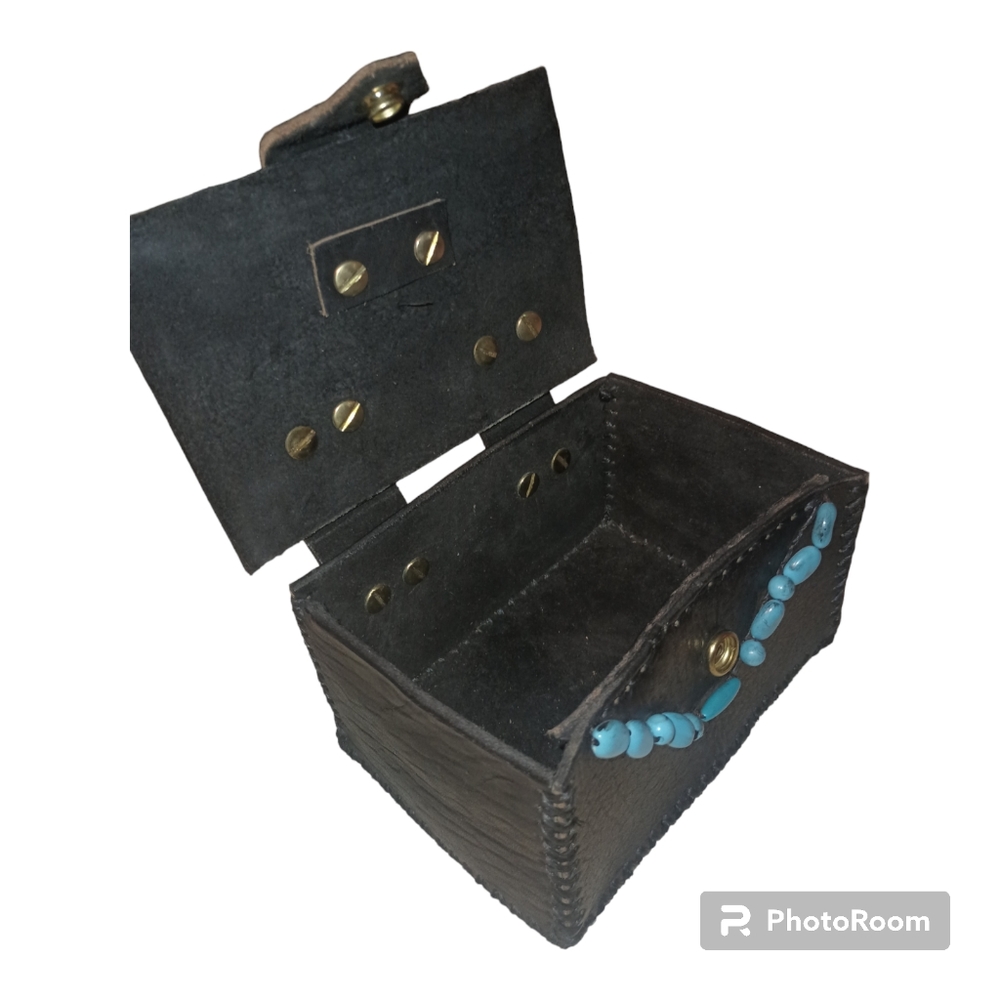 Handmade genuine leather box with beading
